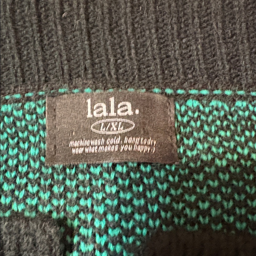 Dressed in LALA cardigan - Picture 3 of 4